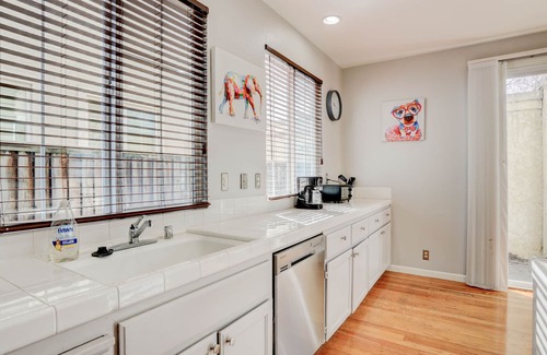 North Stonehurst House | 4 Bedrooms only 10 minutes from Oakland Airport, 27 minutes from nSan Francisco