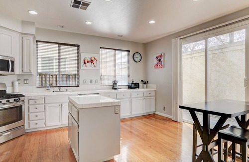 North Stonehurst House | 4 Bedrooms only 10 minutes from Oakland Airport, 27 minutes from nSan Francisco