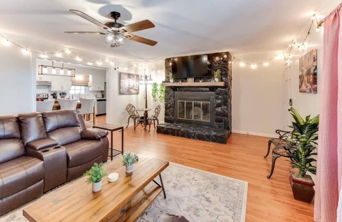 Northport House | 4 Bedrooms! Ping Pong, Basket Ball, Games, Large Covered Deck, Crimson House