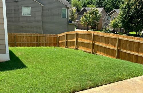 Decatur House | 4 Bedrooms Private Backyard Smoke Room Garden Tub