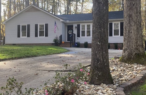 Simpsonville House | 4 bedrooms, Simpsonville, family-friendly, great fenced back yard with fire pit