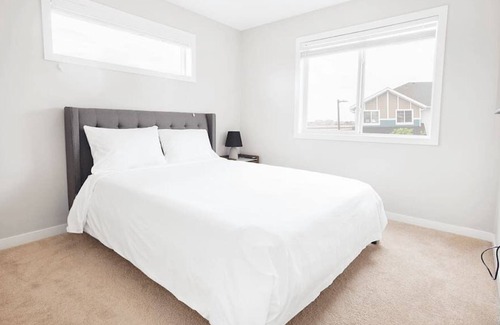 Fort Gary House | 4 Bedrooms Townhouse with Parking & Wi-Fi