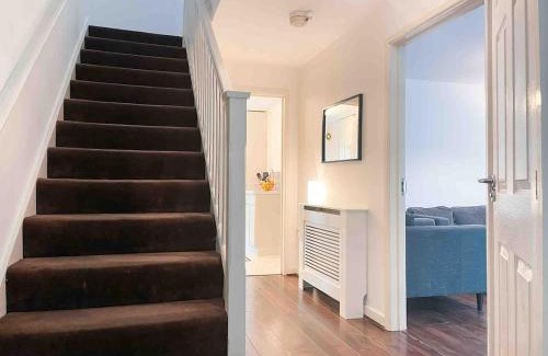 Birmingham House | 4 Bedrooms Townhouse with Garden & Parking by BrumStay UK