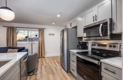 Hillsboro Village Apartment | 4 Beds 3 Bedroom Updated Condo w/Desks, Patio + Parking