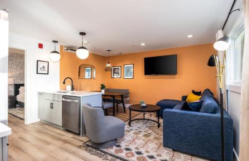 Hillsboro Village Apartment | 4 Beds 3 Bedroom Updated Condo w Desks Patio and Parking