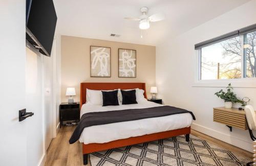 Hillsboro Village Apartment | 4 Beds 3 Bedroom Updated Condo w Desks Patio and Parking