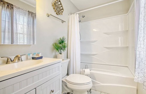 North Charleston House | 4 Beds, Central to Everything, Min from Interstate