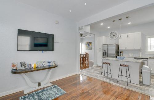 San Jacinto House | 4 Blocks to Beach Home with Patio in Galveston!