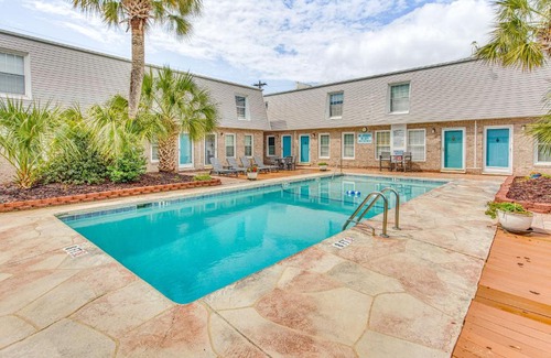 Crescent Beach Apartment | 4 Blocks to Ocean North Myrtle Beach Condo