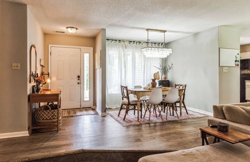 Piney Green House | 4 BR: 2 King Beds! 5 min from Main Gate, Sleeps 8!