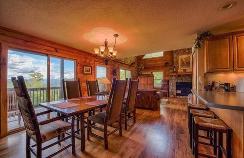 Waynesville Cabin | 4 BR 3 BA Luxury Log Super Views, Hot Tub, Easy Paved Access, WIFI, GameRoom