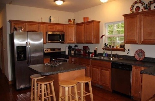 Lackawaxen House | 4 BR 3 Bath Centrally located in amenity filled community of Masthope. Sleep 12