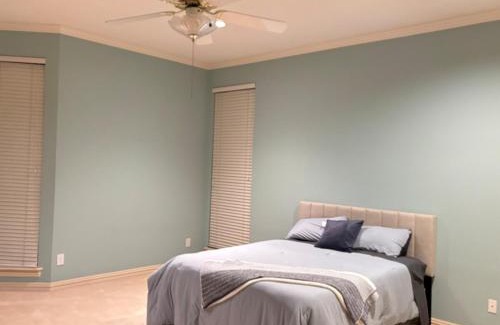 North Richland Hills House | 4 Br 3 Bath Luxury Golf Course Retreat Near DFW Airport and Ft Worth
