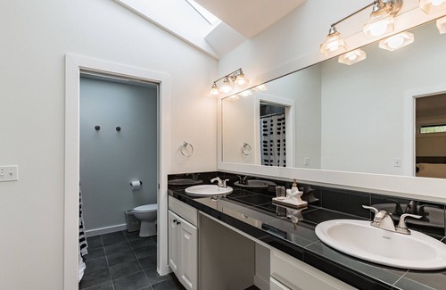 Oak Creek House | 4 BR/3BA House in one level at beautiful neighborhood