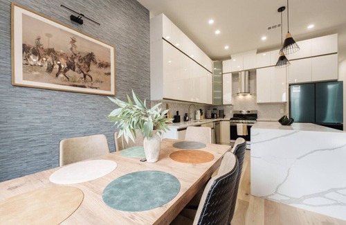 Berry Hill House | 4 br + 4 ba - Sleeps 6 - 2 Car Garage!