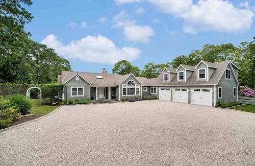 Northwest Harbor House | 4 BR/6 Bth Post Modern Home on 7 Acre Estate w/Heated Pool & Tennis Court