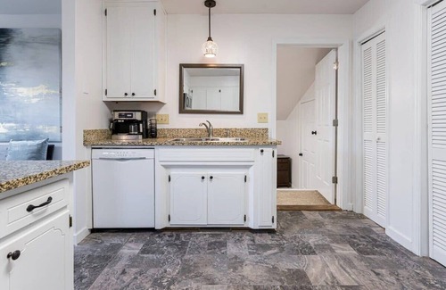 Royal Pines House | 4 BR Family Retreat Close to Biltmore & DT