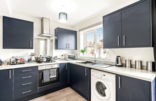 Littleover House | 4 BR House, Next to Derby Royal, Free Parking