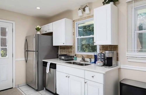 Kennesaw House | 4 BR Relaxing Big Family House l 8 guest l Quiet neighborhood