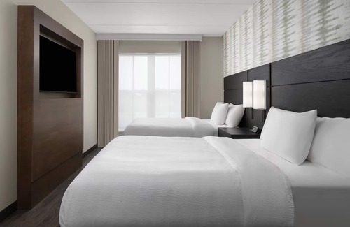 Isle of Palms Hotel | 4 Comfort-Focused Suites w/Kitchen, Heated Pool Access & Mayo Clinic Shuttle