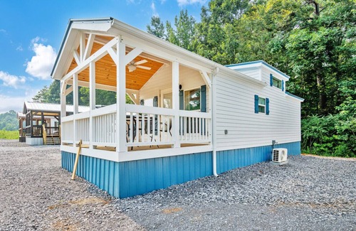 Guntersville Apartment | 4 Heron Haus Cabin Queen Bed Mins to Lake Guntersville Pet Friendly