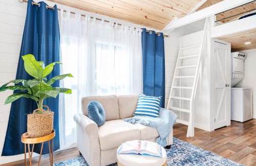 Guntersville Apartment | 4 Heron Haus, Luxury Tiny House, Pet Friendly, Mins to Downtown Guntersville