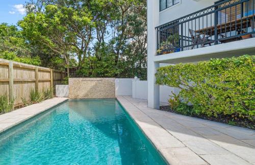 Sunshine Beach Apartment | 4 Hilltop Villas Enjoy Ocean Views From The Heart Of The Village