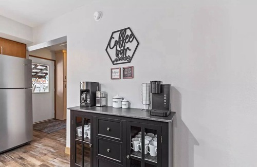 Kellogg House | 4 king beds, walk to restaurants, ideal for groups, gondola view, HUGE game room