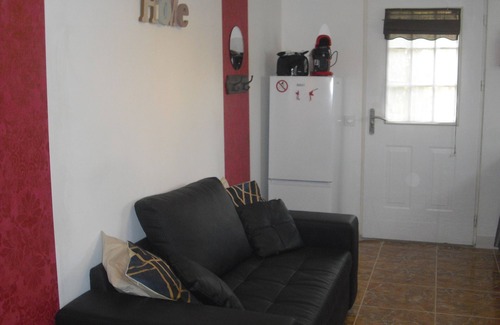 Gordes Apartment | 4 km from Gordes, Gite for 2 people on ground floor