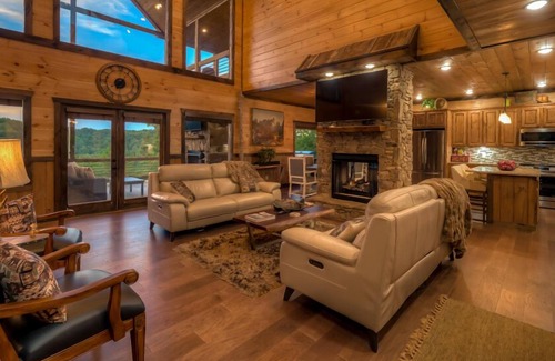 Blue Ridge Cabin | 4 Leaf Clover - Pet Friendly | Mountain & River Views | Hot Tub | Pickleball Court | FirePit