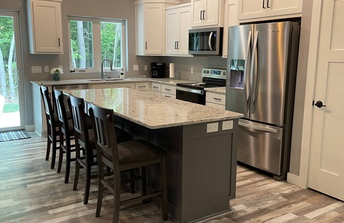 Egg Harbor House | 4 Master Suites with Hot Tub that Sleeps 12 in Door County!