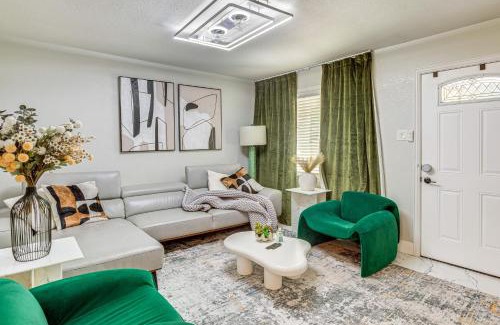 West Arlington House | 4 Mi to ATandT Stadium Modern Home with Fenced Yard