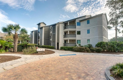 St. Simons Island Apartment | 4 Mi to Beach St Simons Island Golf Course Condo