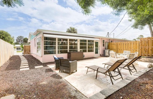 Stuart House | 4 Mi to Beaches Vibrant Stuart Villa with Patio!