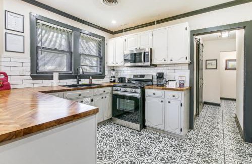 Vollintine-Evergreen House | 4 Mi to Beale Street and FedExForum Home with Yard!