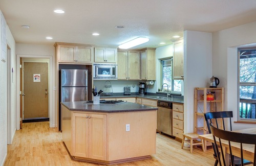 Dorrington Cabin | 4 Mi to Big Trees: Spacious Vacation Rental Cabin!
