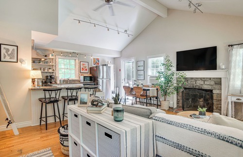 East Falmouth Cottage | 4 Mi to Bristol Beach: Cottage w/Pond & Deck