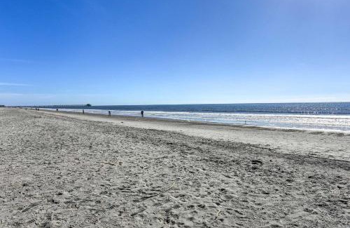 Little River Apartment | 4 Mi to Cherry Grove Beach Studio with Pool!