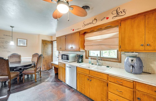 Rockford House | 4 Mi to Downtown Rockford - Spacious Home!