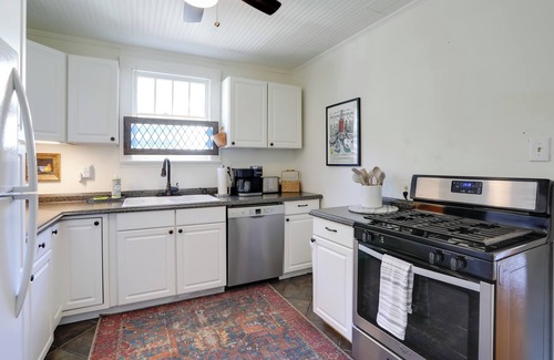 Mid City South House | 4 Mi to Dtwn: Baton Rouge Bungalow w/Private Yard