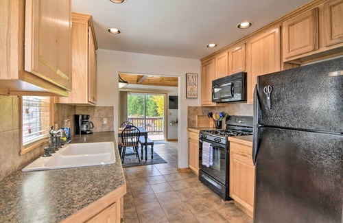 Grand Lake Cabin | 4 Mi to Grand Lake: Mtn-View Cabin w/Fire Pit!