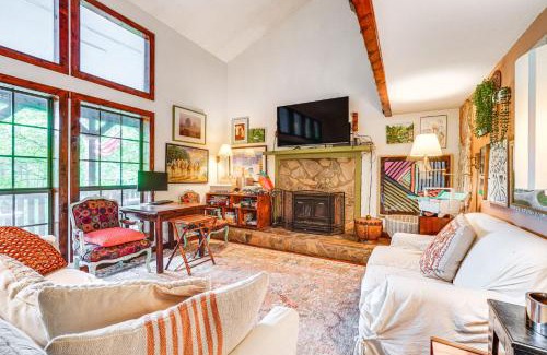 Robbinsville House | 4 Mi to Lake Santeetlah Cabin with Deck and Views