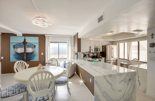 South Island Condo | 4 Mi to Lovers Key SP: Modern Condo w/Ocean Views
