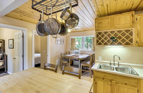 Pinetop-Lakeside House | 4 Mi to Rainbow Lake! Serene Home w/Deck