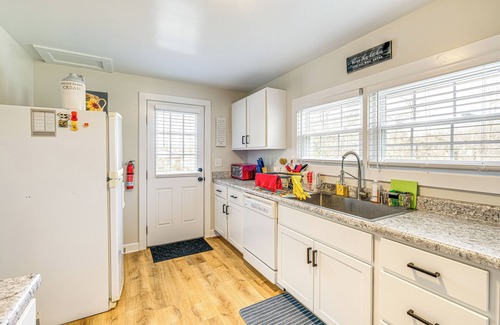 Lexington Apartment | 4 Mi to Shops & Dining: Bright Lexington Studio!