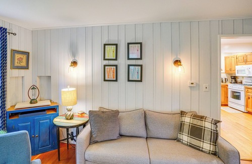 Richmond Cottage | 4 Mi to Skiing: Cottage w/Fire Pit in Richmond!