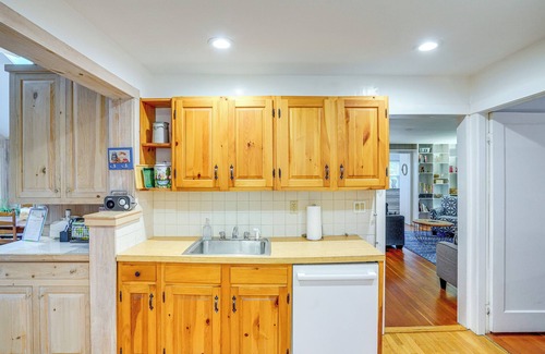 Richmond Cottage | 4 Mi to Skiing: Cottage w/Fire Pit in Richmond!
