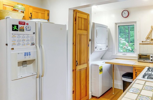 Richmond Cottage | 4 Mi to Skiing: Cottage w/Fire Pit in Richmond!