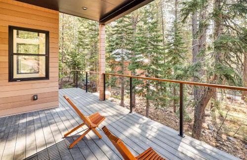 Pla-Vada Woodlands House | 4 Mi to Soda Springs Resort Hot Tub Hideaway!
