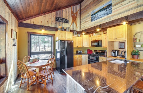 Custer Cabin | 4 Mi to Wind Cave Nat'l Park: Creekside Cabin!